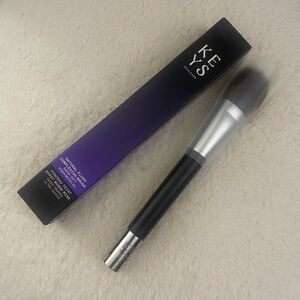 Keys Soulcare Silver and Black Makeup Brush